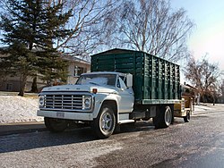 1973-1979 Ford F-Series tree trimming truck from Alberta. Ford truck (4160647474).jpg