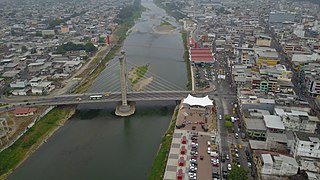 Foto panorámica drone vista puente y malecón de Quevedo.jpg