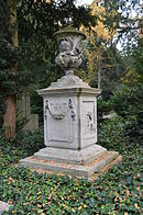Frankfurt, main cemetery, grave II garden graves 18 by Miquel.JPG