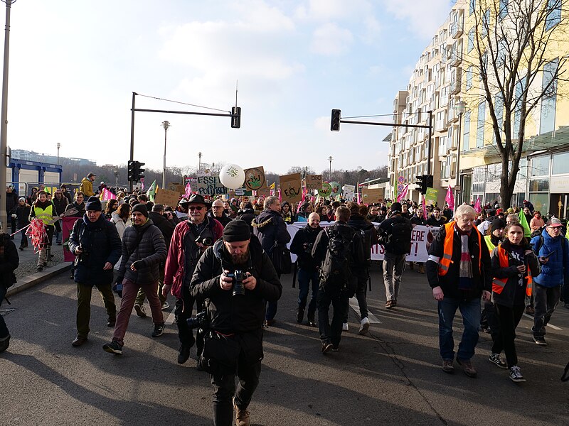 File:Front banner of the "Wir Haben Es Satt!" Demonstration 2019 12.jpg