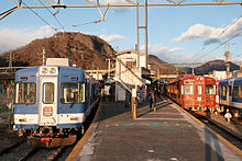 Fujikyuko Line platforms 1 & 2, January 2011