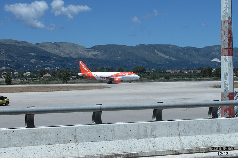 File:G-EZFZ, Airbus A319 of EasyJet at Zakynthos International Airport, 2017 (35276850213).jpg