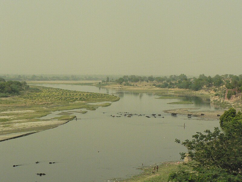 File:Ganges behind Taj Mahal June 2006.JPG