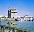 <!Side view of Gateway of India, 2005>