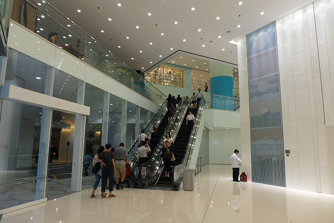 File:Gateway I Entrance Atrium 201409.jpg