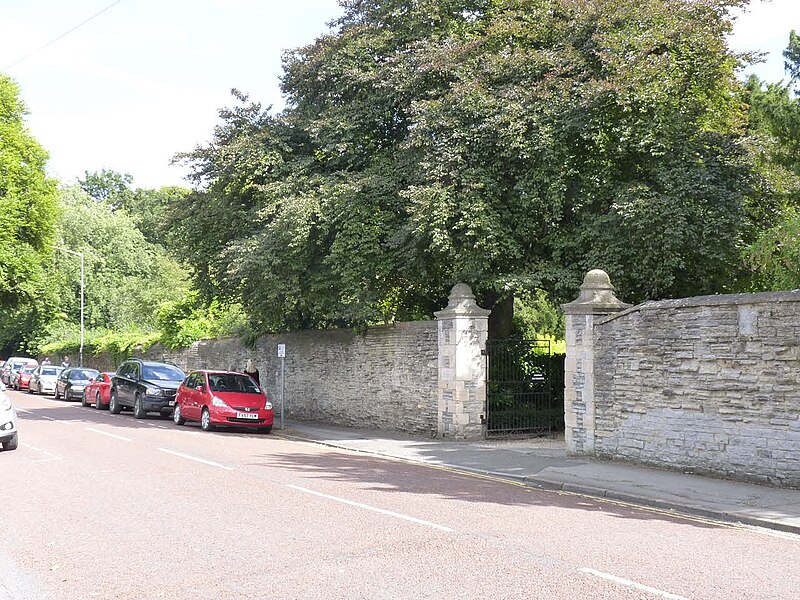 File:Gateway to the Friary - geograph.org.uk - 3113150.jpg