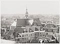 Gezicht op het centrum van Alkmaar, gezien vanaf de Sint Laurentiuskerk. Op de voorgrond nieuwbouw a - RAA011008636 - RAA Elsinga.jpg