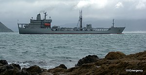 HMNZS Endeavour forlader havnen i Wellington