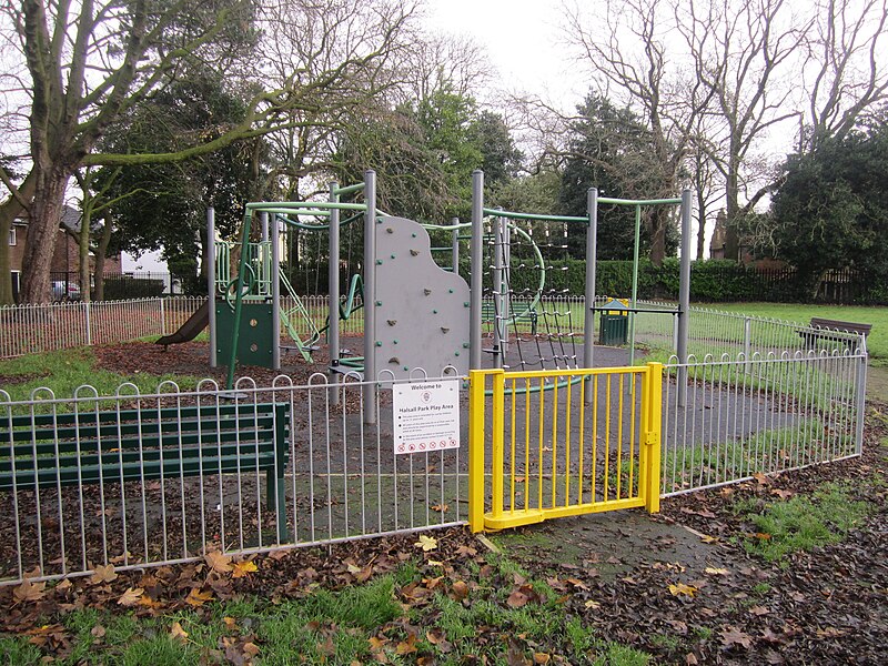 File:Halsall Lane Park, Ormskirk (3).JPG