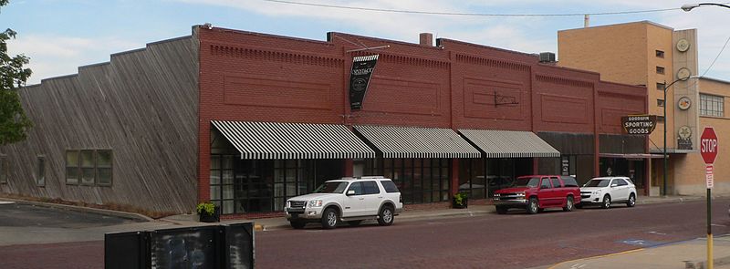 File:Hays KS, 100s block W 11 St, N side 1.JPG