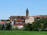 Čeština: Kostel sv. Jana Nepomuckého v Hluboké nad Vltavou přes místní golfové hřiště. English: Church of Saint John of Nepomuk in the town of Hluboká nad Vltavou, South Bohemian Region, Czech Republic, as seen from the golf course.