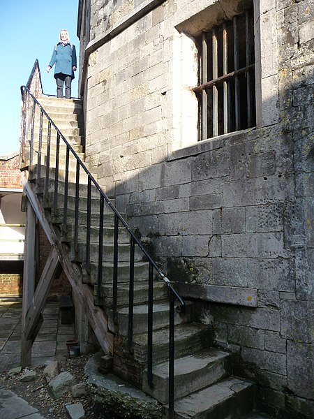 File:Hurst Castle , Central Tower Steps - geograph.org.uk - 1721692.jpg