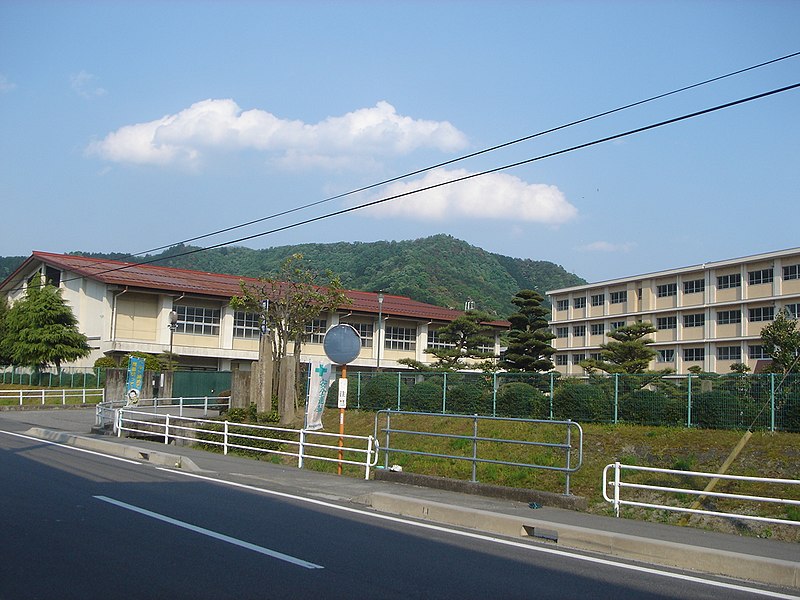 File:Ibi-Senior-Highschool01.JPG