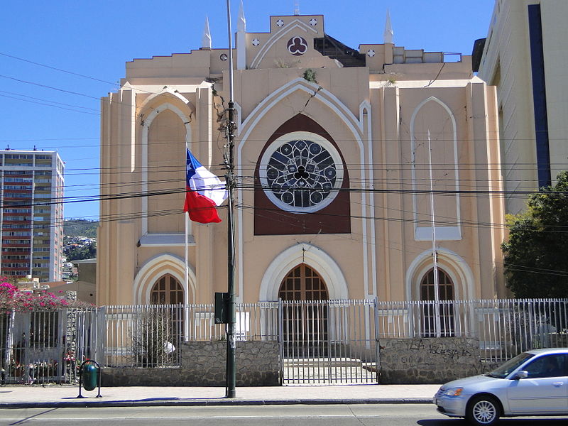 File:Iglesia de los Doce Apóstoles-Frontis 03.JPG
