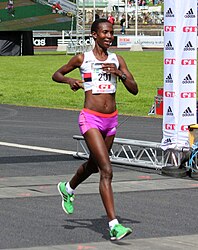 Isabellah Andersson springer in som femma i damklassen på Göteborgsvarvet 2012 på tiden 1:10.30.[56]