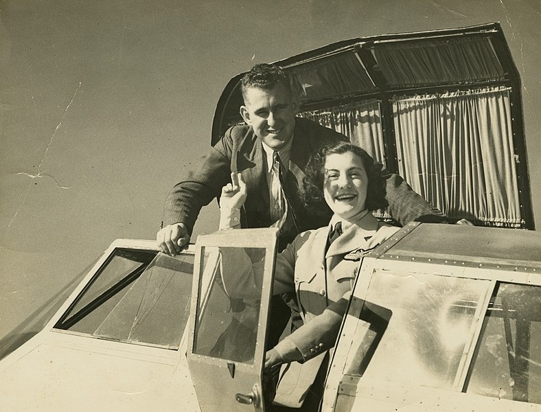 File:Ivy May Pearce and Ernest Hassard before taking off for the Brisbane to Adelaide air race, 1936.jpg