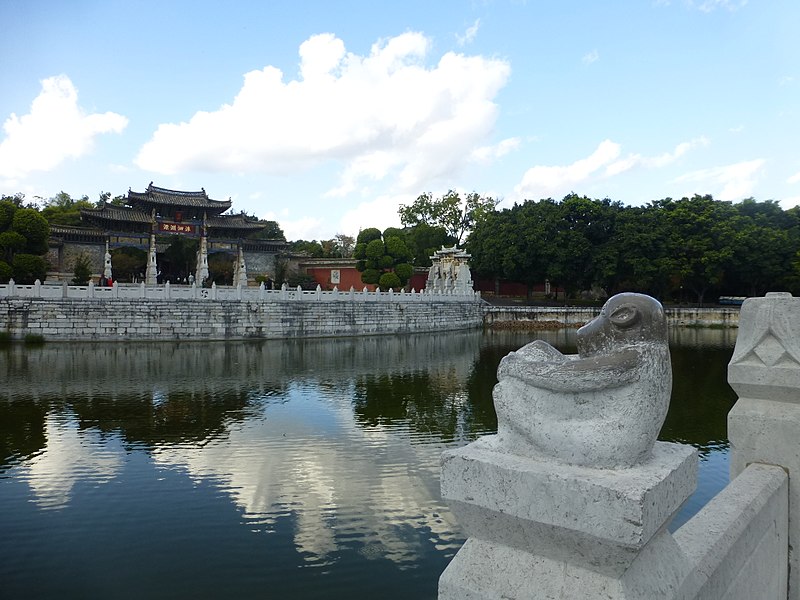 File:Jianshui Confucian Temple - Sea of Learning - P1370086.JPG