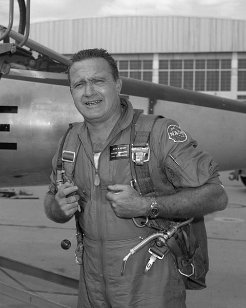 File:John McKay after flight in F-104B.jpg