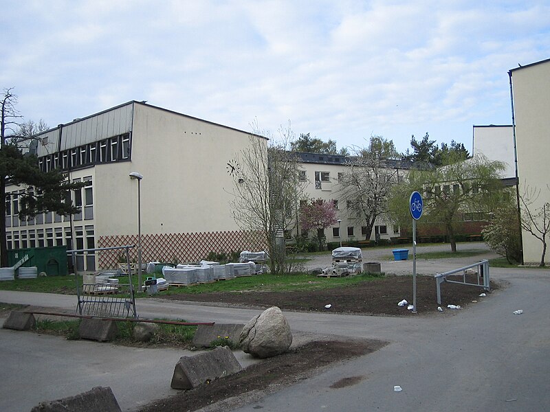 File:Kärrtorps gymnasium.jpg