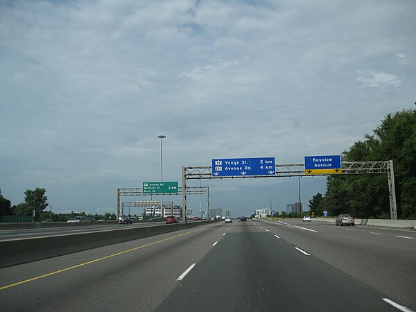 Different colours are used on the signs on Highway 401's collector-express system to avoid confusion. The express lanes use green signs and the collec