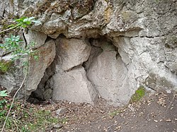 A Kis-Kő-hegyi-kőfülke bejárata