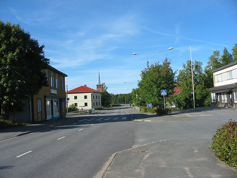 File:Kiukaisten Panelian taajaman pääkatua.JPG