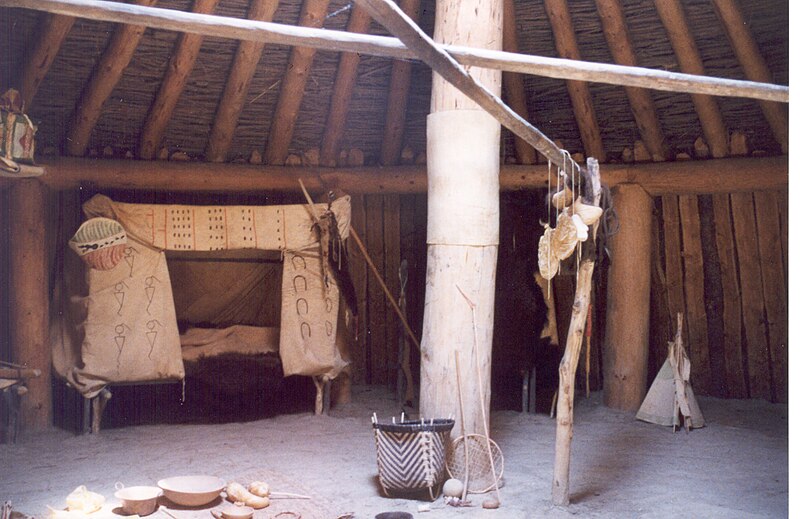 File:Knife River Village Lodge interior.jpg