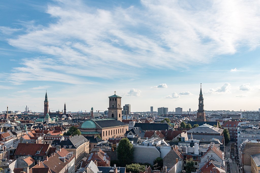 Vue panoramique depuis la Tour Ronde de Copenhague - Photo de Dietmar Rabich / Wikimedia Commons / “Kopenhagen (DK), Blick vom Runden Turm -- 2017 -- 1619” / CC BY-SA 4.0