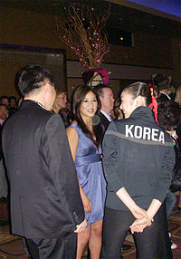 Мишель Кван и Ким Ён А на приёме в Зале Славы мирового фигурного катания в 2009 году.