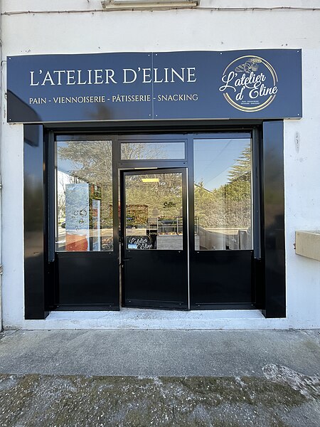 File:L'Atelier d'Éline (Saint-Maurice-de-Beynost) vitrine en mars 2022.JPG