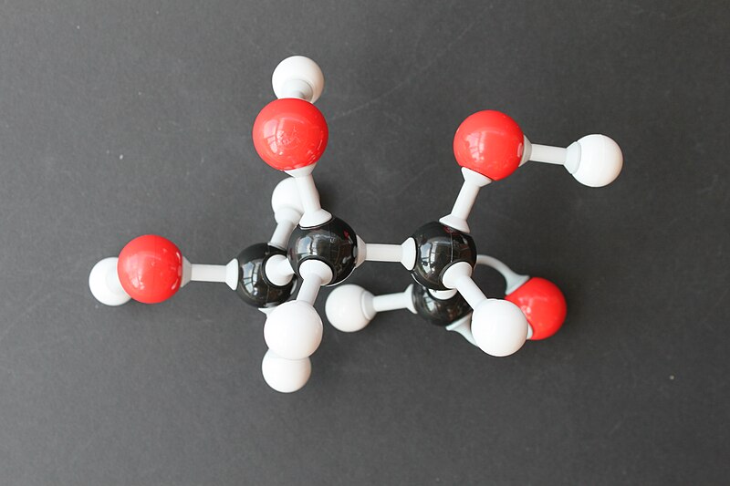 File:L-Erythrose Molekülbaukasten 8776.JPG