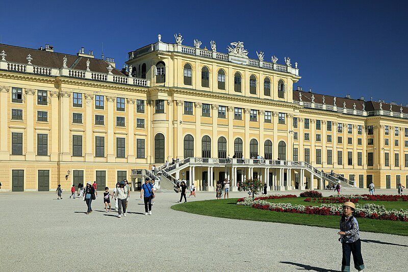 File:L03 044 Schloss Schönbrunn, Gartenfront.jpg