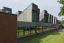 Langkær Gymnasiums furnlysvinduer nordsiden.jpg