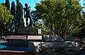 Estatua del General Leandro Gómez sobre el mausoleo que guarda sus restos.