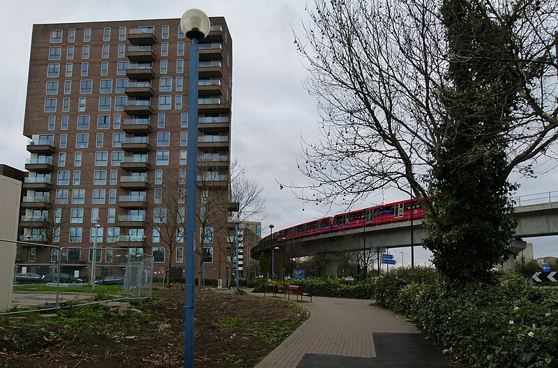 File:London-Docklands, Silvertown Quays 01.jpg