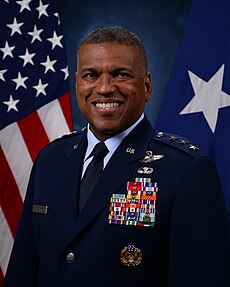 General-potpukovnik Richard M. Clark.jpg