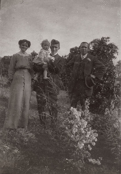 File:M.A. Fretwell, Mr Canby (with Tom Canby) and W.E. Fretwell, circa 1914.jpg