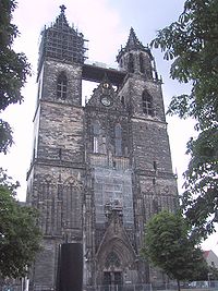 Fachada principal de la catedral.