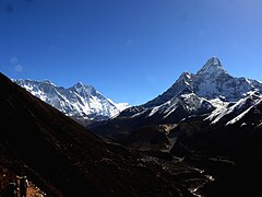 Mahalangur-Himalája (Nupcse, Everest, Lhoce, Peak38, Ama Dablam)