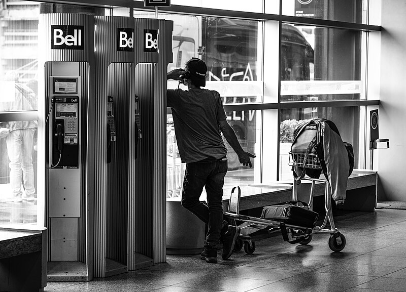 File:Man talking on the phone in Montréal-Pierre Elliott Trudeau International Airport 006.jpg