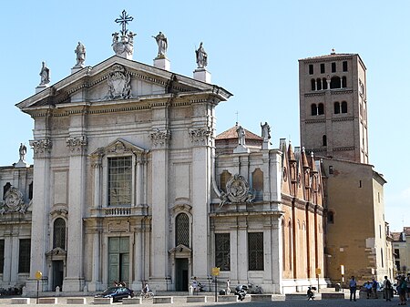 Mantova piazza sordello6