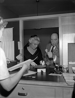 Marilyn Monroe signing divorce papers with celebrity attorney Jerry Giesler. Marilyn Monroe and Jerry Giesler 3.jpg