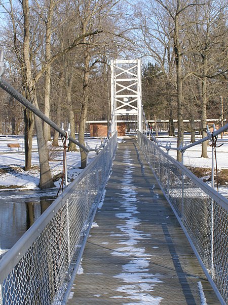 File:Memorial Bridge P1300113.jpg