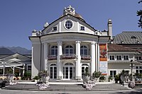 Kurhaus o salón balneario en Merano.