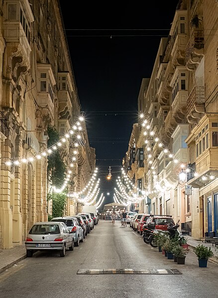 File:Merchants Street Valletta (80650).jpg