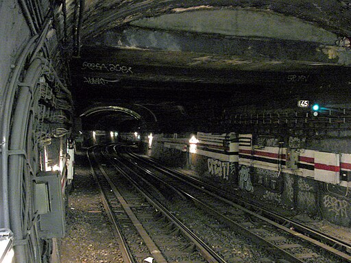 Metro de Paris - Ligne 2 - Philippe Auguste 05