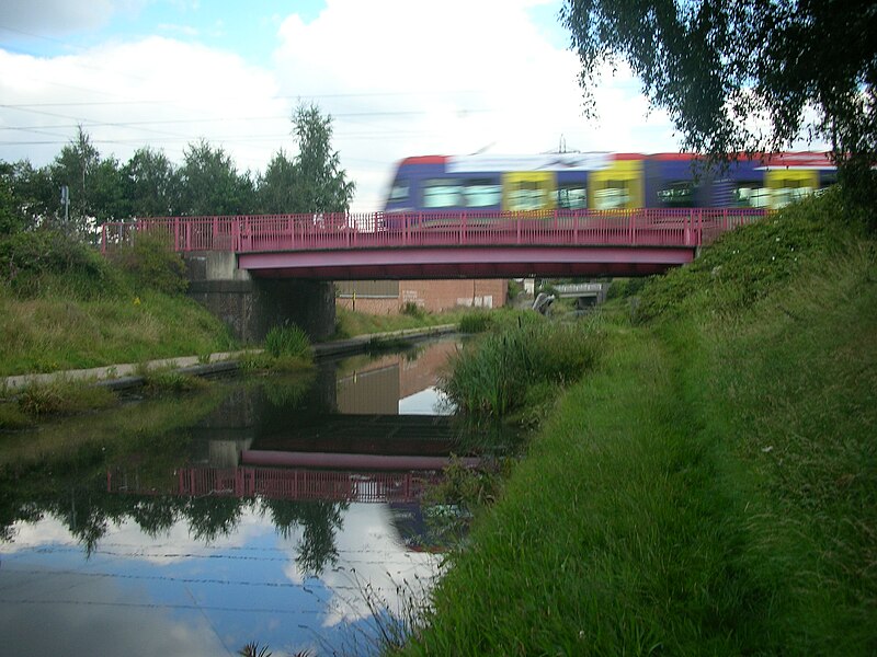 File:Midland Metro over Tame Valley Canal.jpg