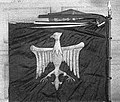 La bannière de la Légion des Bayonnais conçue par Xawery Dunikowski (volontaire lui-même) et Jan Żyznowski