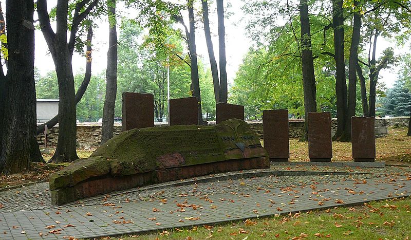 File:Monument to the Victims of German Concentration Camps in Olkusz old cemetery.JPG