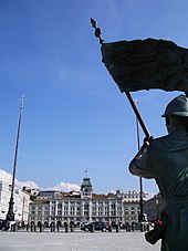 Piazza dell’Unità d’Italia mit Monumento della Liberazione.